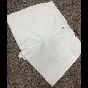 ❤️🤍💙 Lane Bryant White eyelet denim shorts!